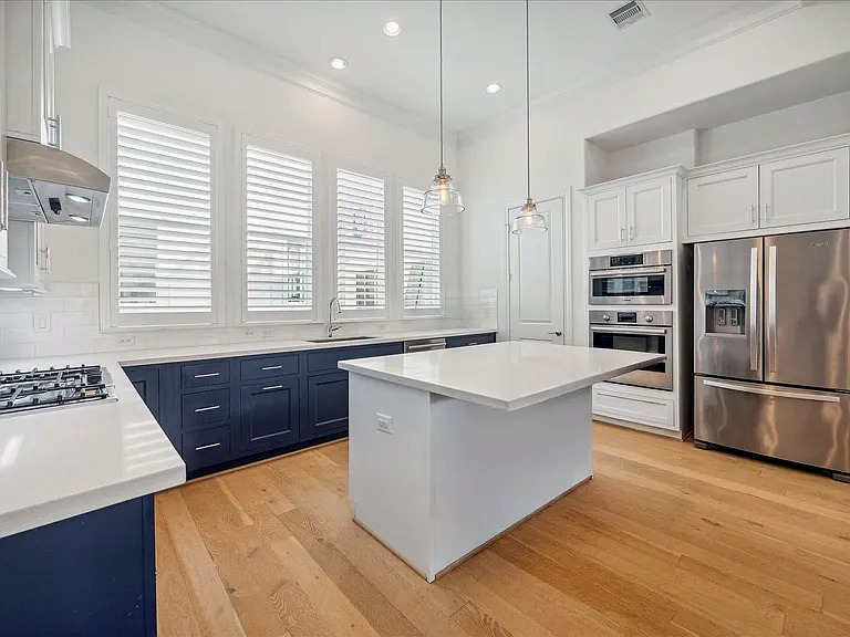 Kitchen – full suite