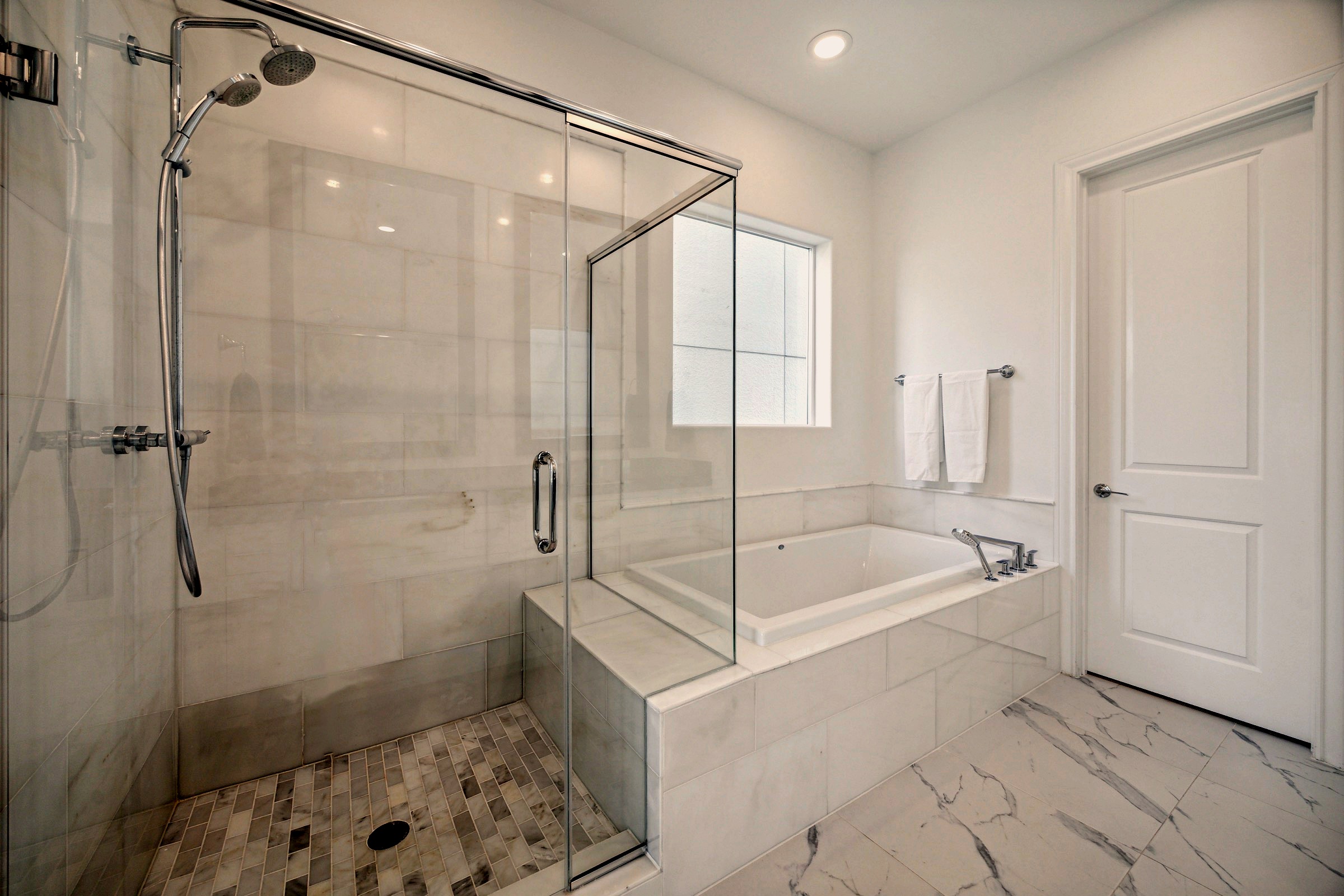Primary bath – shower tub