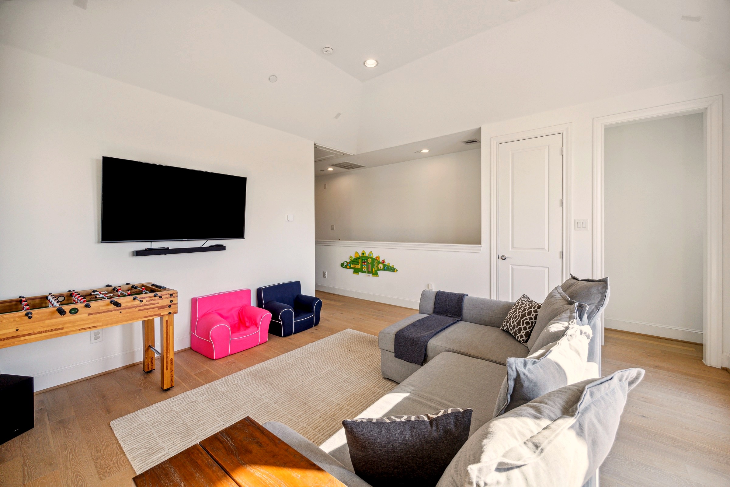 Game room – alt view