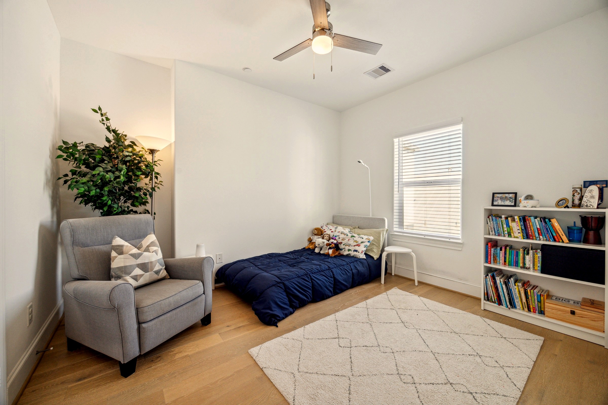 Secondary bedroom